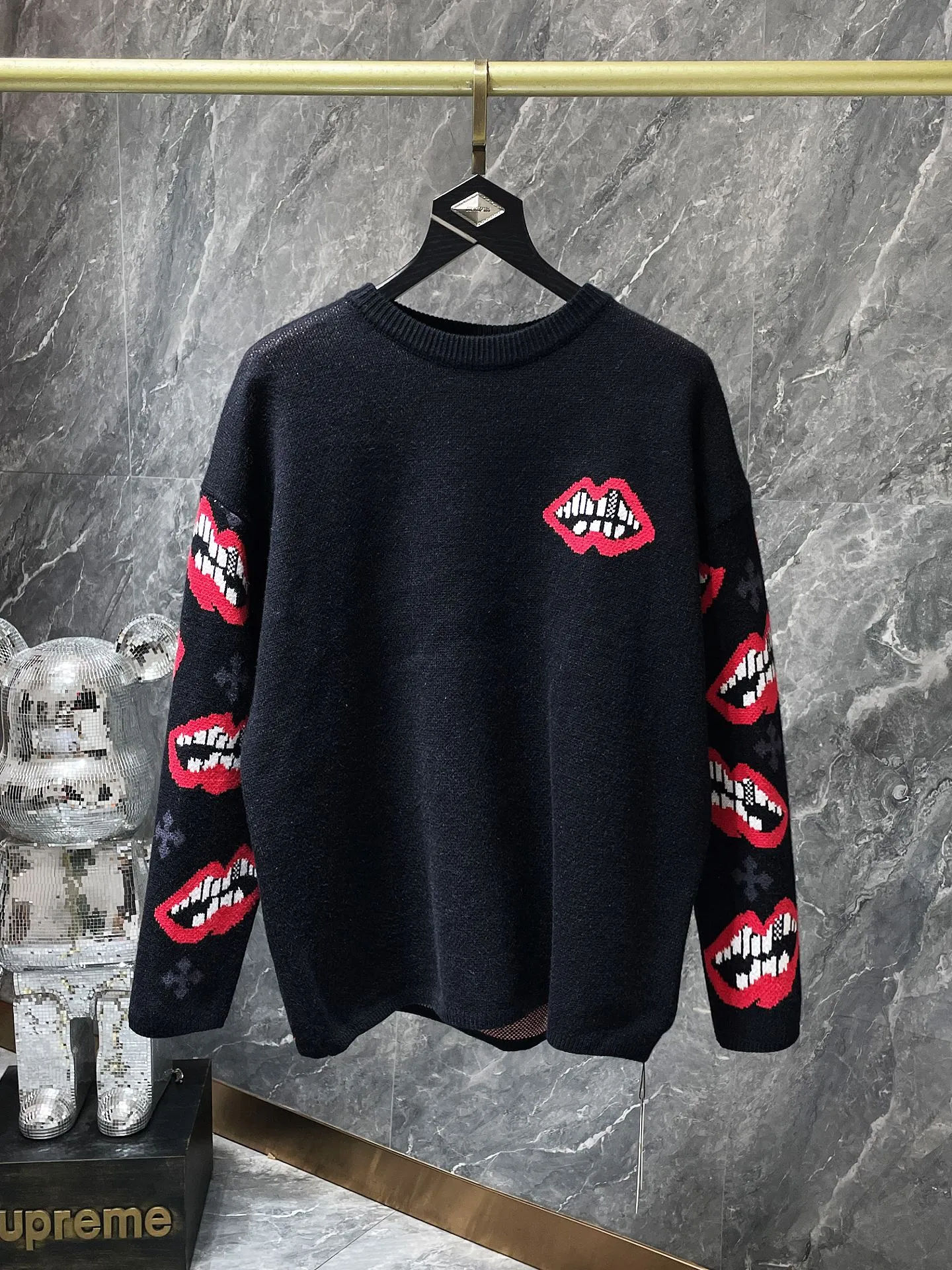 P256 Chrome Hearts 🍁Autumn and Winter Sweater Series🍁 New autumn and winter mattyboy cross leather sleeve arm red mouth sweater, selected high-quality wool blended knitted high-quality fabrics, embroidered lips ➕ patchwork leather, non-market ordinary version, recommended color: black